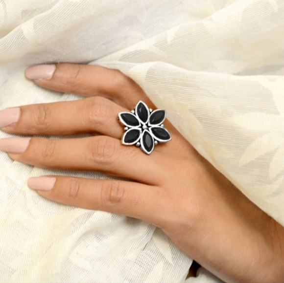 NIKETAM Jewelry - RING